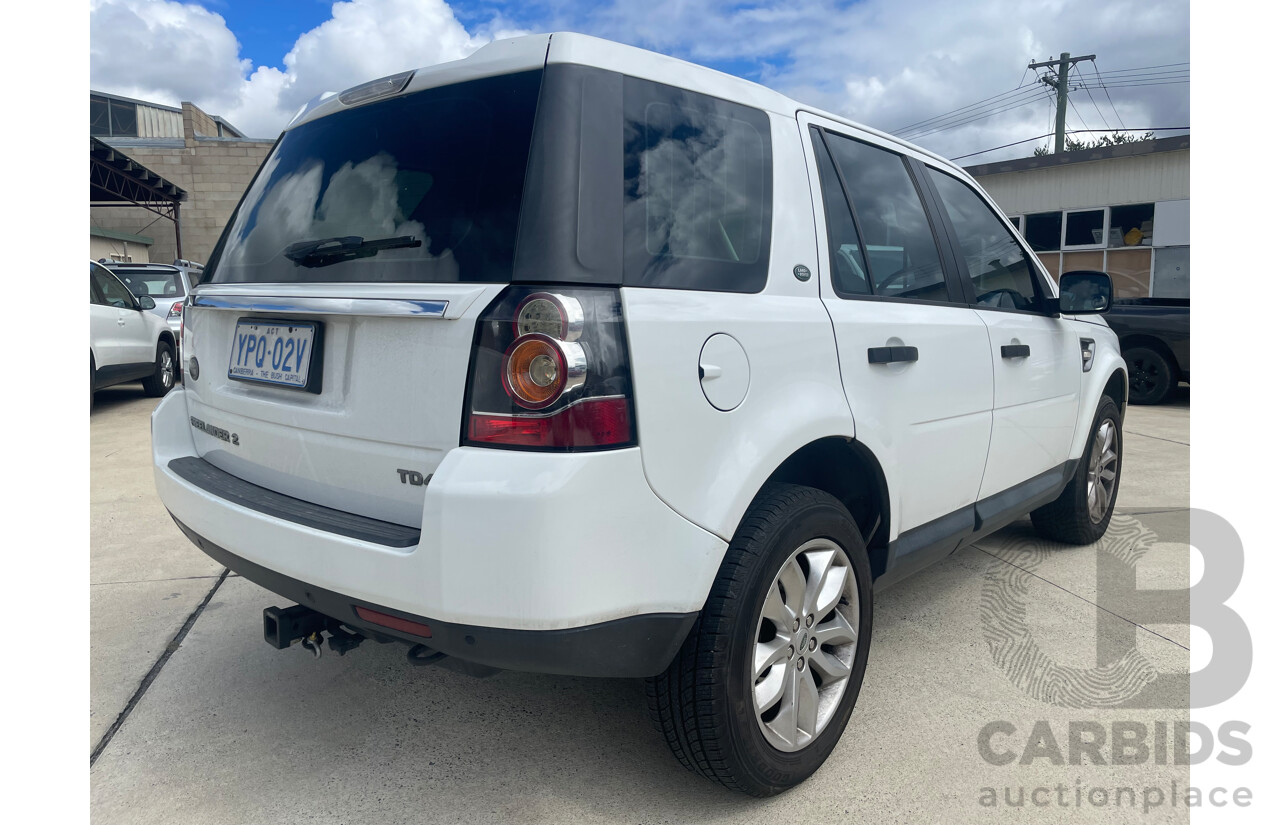 01/2014 Land Rover Freelander 2 TD4 (4x4) 4x4 LF MY14 4D Wagon White 2.2L