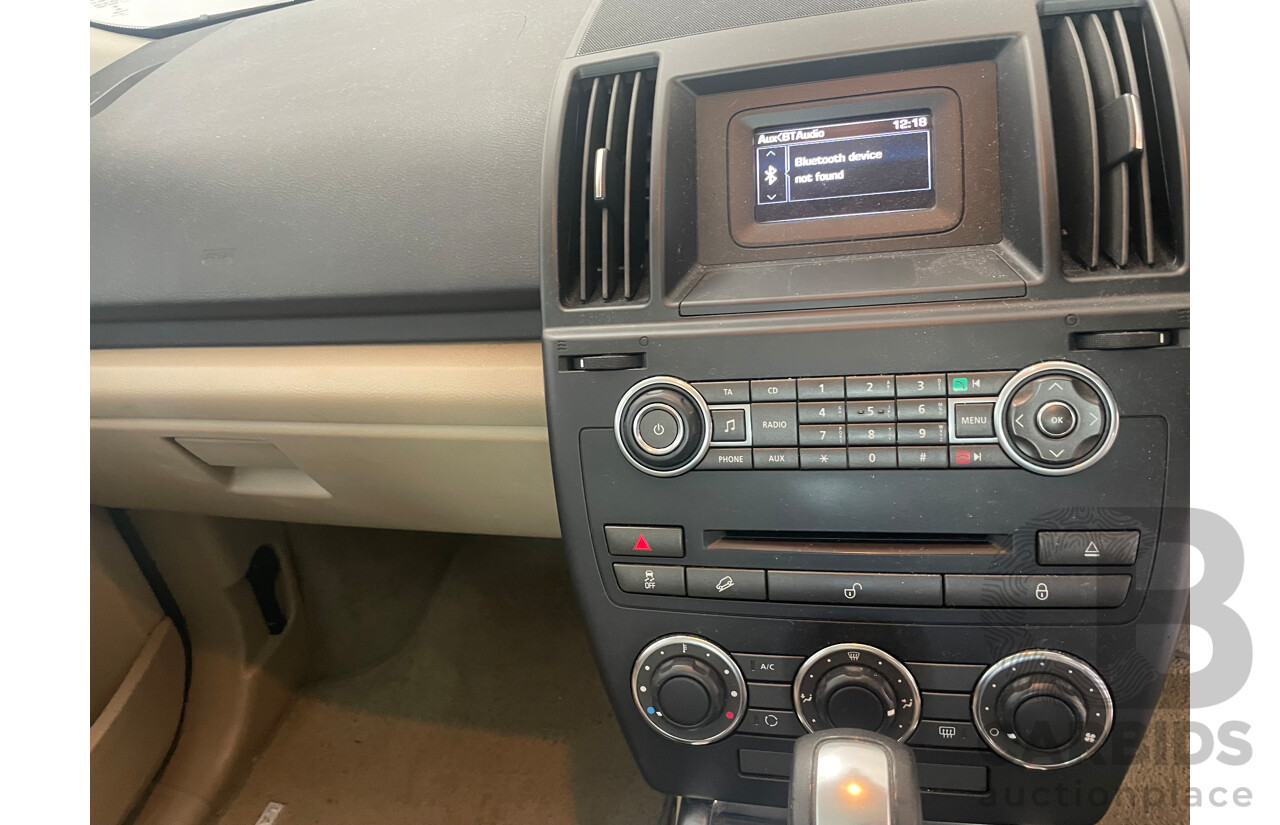 01/2014 Land Rover Freelander 2 TD4 (4x4) 4x4 LF MY14 4D Wagon White 2.2L