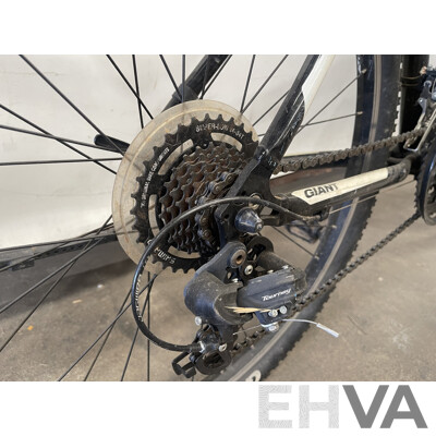 Giant Boulder 21 Speed Men's Mountain Bike