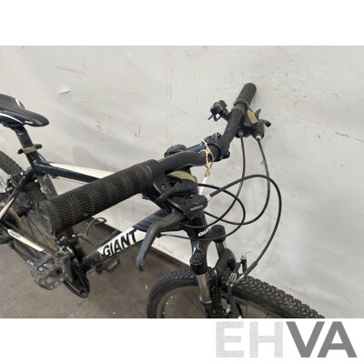 Giant Boulder 21 Speed Men's Mountain Bike