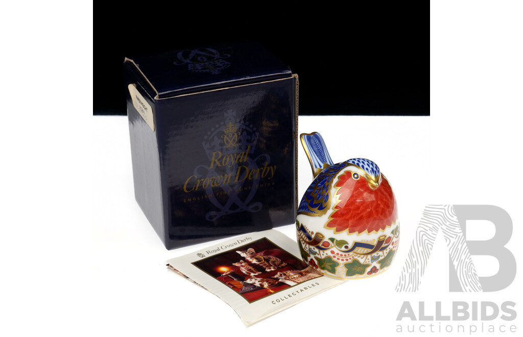 Royal Crown Derby Porcelain Nesting Robin Paperweight in Original Box