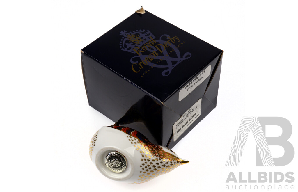 Royal Crown Derby Porcelain Derby Wren Paperweight in Original Box
