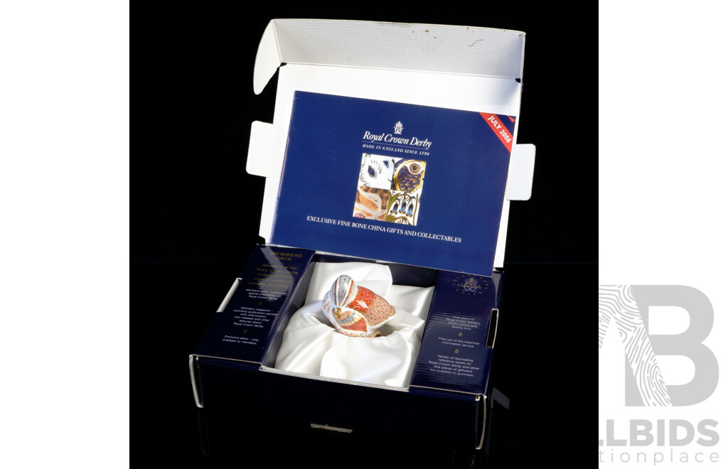 Royal Crown Derby Collectors Guild 2006 Issue Porcelain Duck Paperweight in Original Box