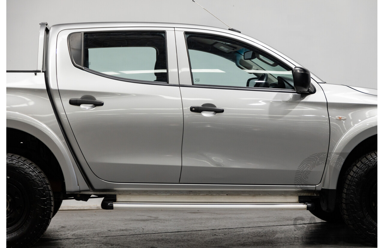 10/2015 Mitsubishi Triton GLX (4x4) MQ MY16 Dual Cab Utility Metallic Silver Turbo Diesel 2.4L