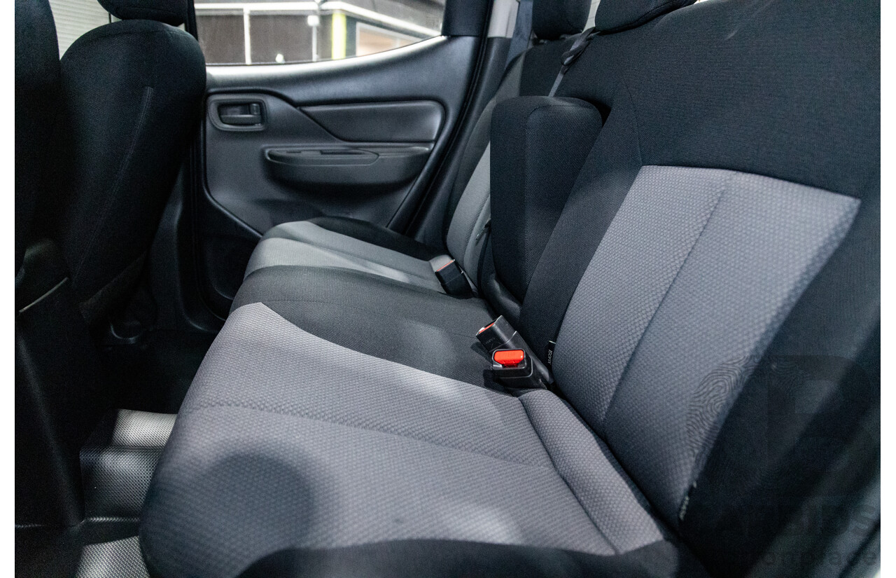 10/2015 Mitsubishi Triton GLX (4x4) MQ MY16 Dual Cab Utility Metallic Silver Turbo Diesel 2.4L