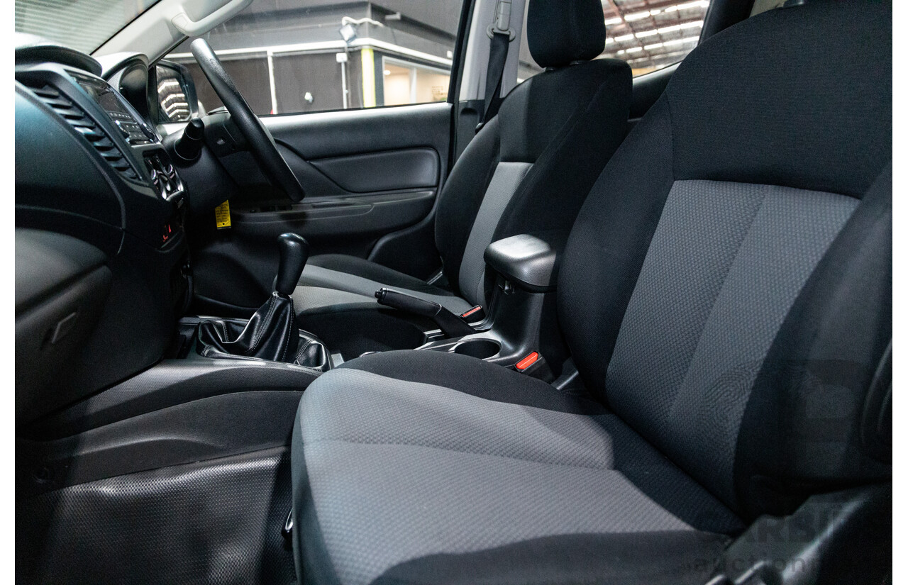 10/2015 Mitsubishi Triton GLX (4x4) MQ MY16 Dual Cab Utility Metallic Silver Turbo Diesel 2.4L