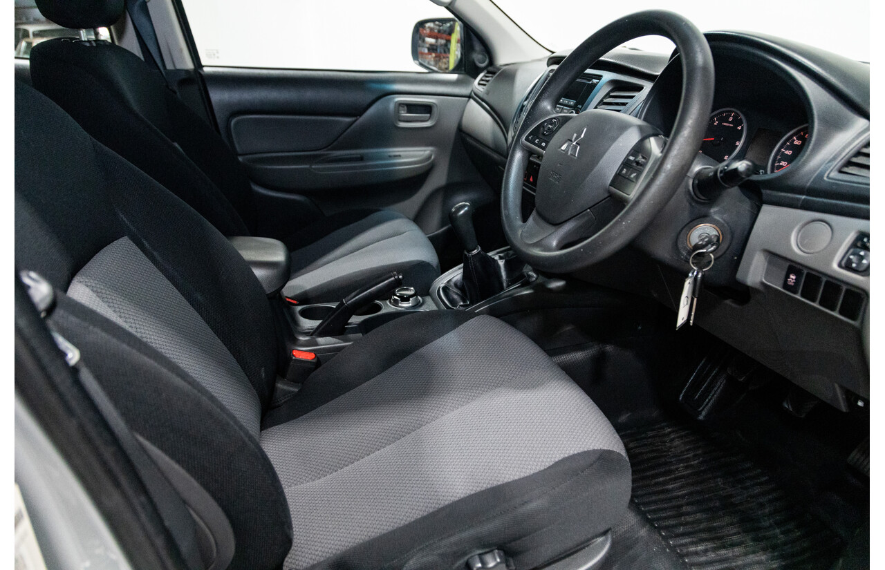 10/2015 Mitsubishi Triton GLX (4x4) MQ MY16 Dual Cab Utility Metallic Silver Turbo Diesel 2.4L