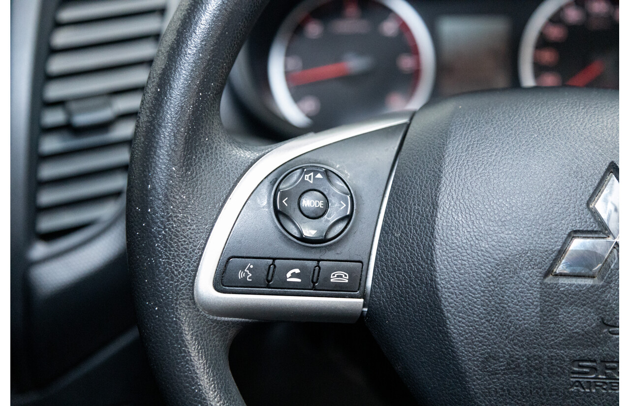 10/2015 Mitsubishi Triton GLX (4x4) MQ MY16 Dual Cab Utility Metallic Silver Turbo Diesel 2.4L