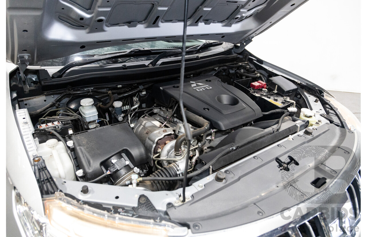 10/2015 Mitsubishi Triton GLX (4x4) MQ MY16 Dual Cab Utility Metallic Silver Turbo Diesel 2.4L