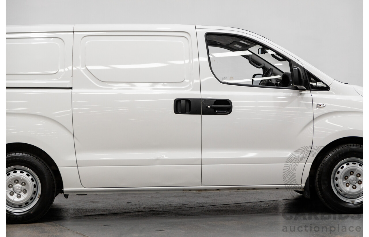 09/2020 Hyundai iLoad 3S LIFTBACK TQ4 MY21 4D Van White Turbo Diesel 2.5L
