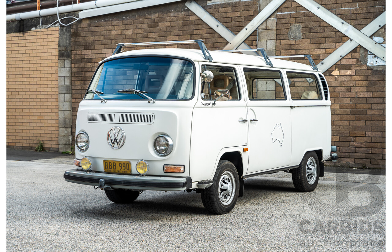 1/1970 Volkswagen Kombi Type 2 T2 Microbus Transporter Van Antarctica White 1.8L