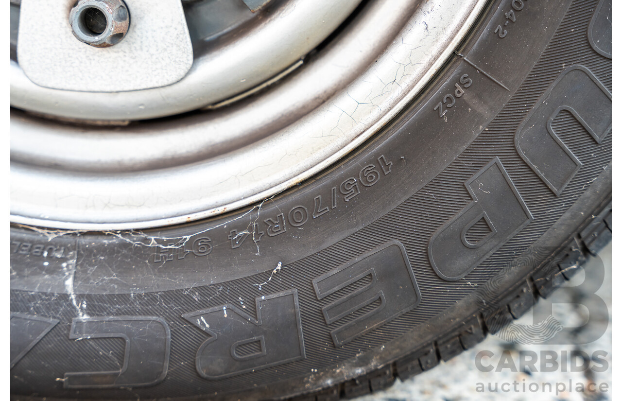 1/1970 Volkswagen Kombi Type 2 T2 Microbus Transporter Van Antarctica White 1.8L