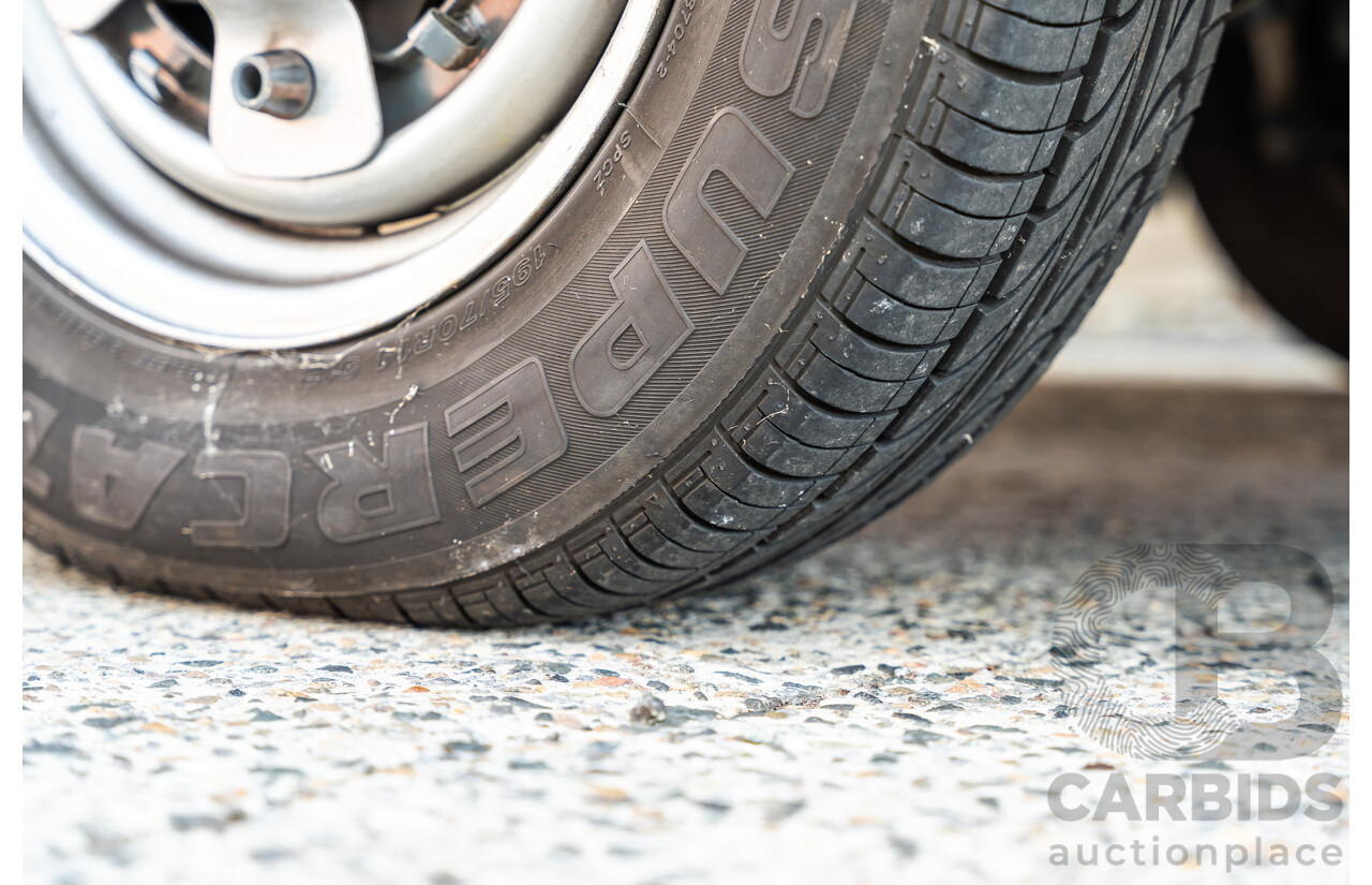 1/1970 Volkswagen Kombi Type 2 T2 Microbus Transporter Van Antarctica White 1.8L