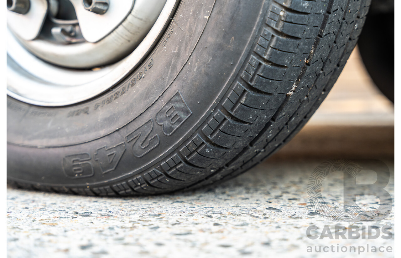 1/1970 Volkswagen Kombi Type 2 T2 Microbus Transporter Van Antarctica White 1.8L