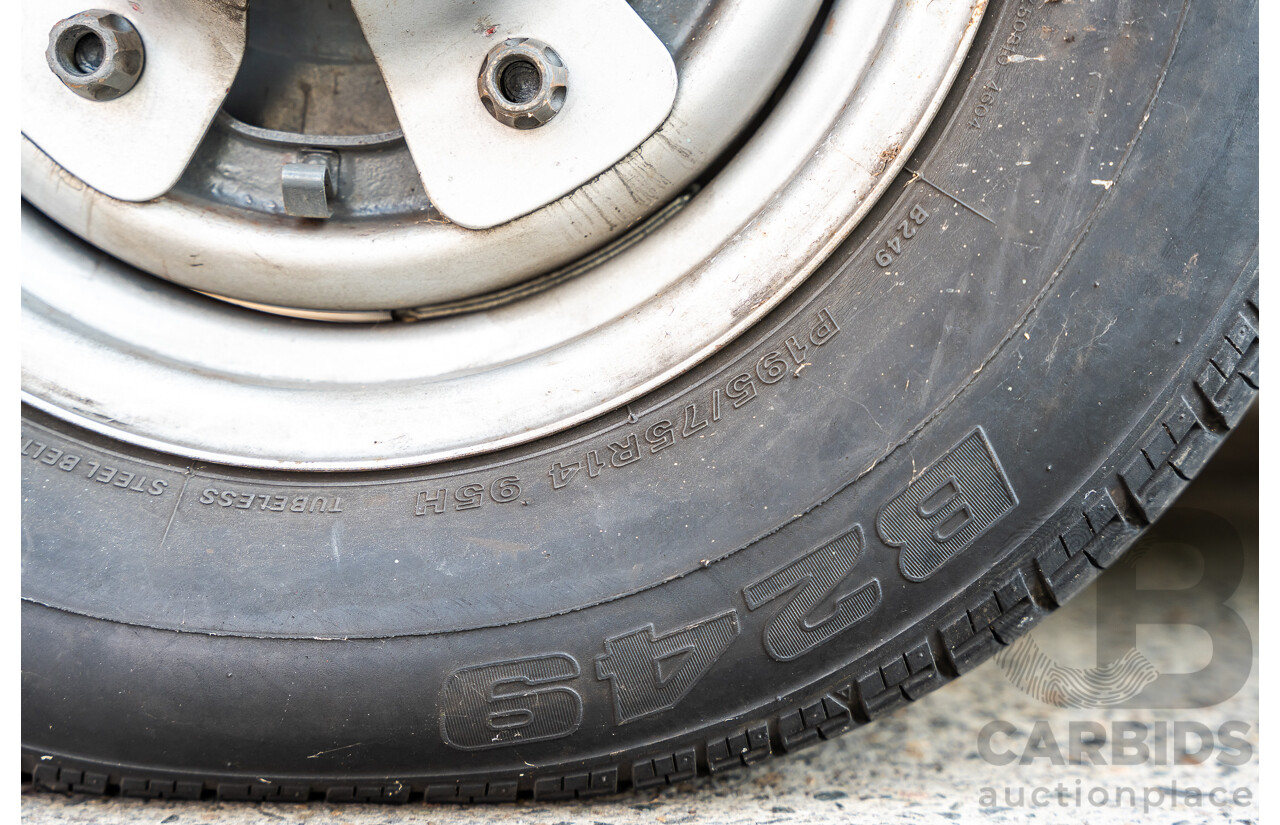 1/1970 Volkswagen Kombi Type 2 T2 Microbus Transporter Van Antarctica White 1.8L