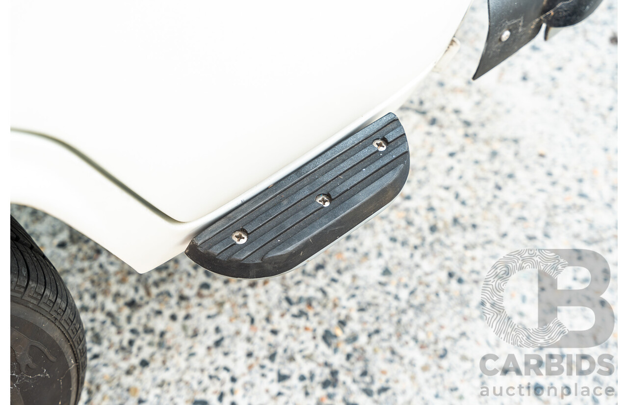 1/1970 Volkswagen Kombi Type 2 T2 Microbus Transporter Van Antarctica White 1.8L