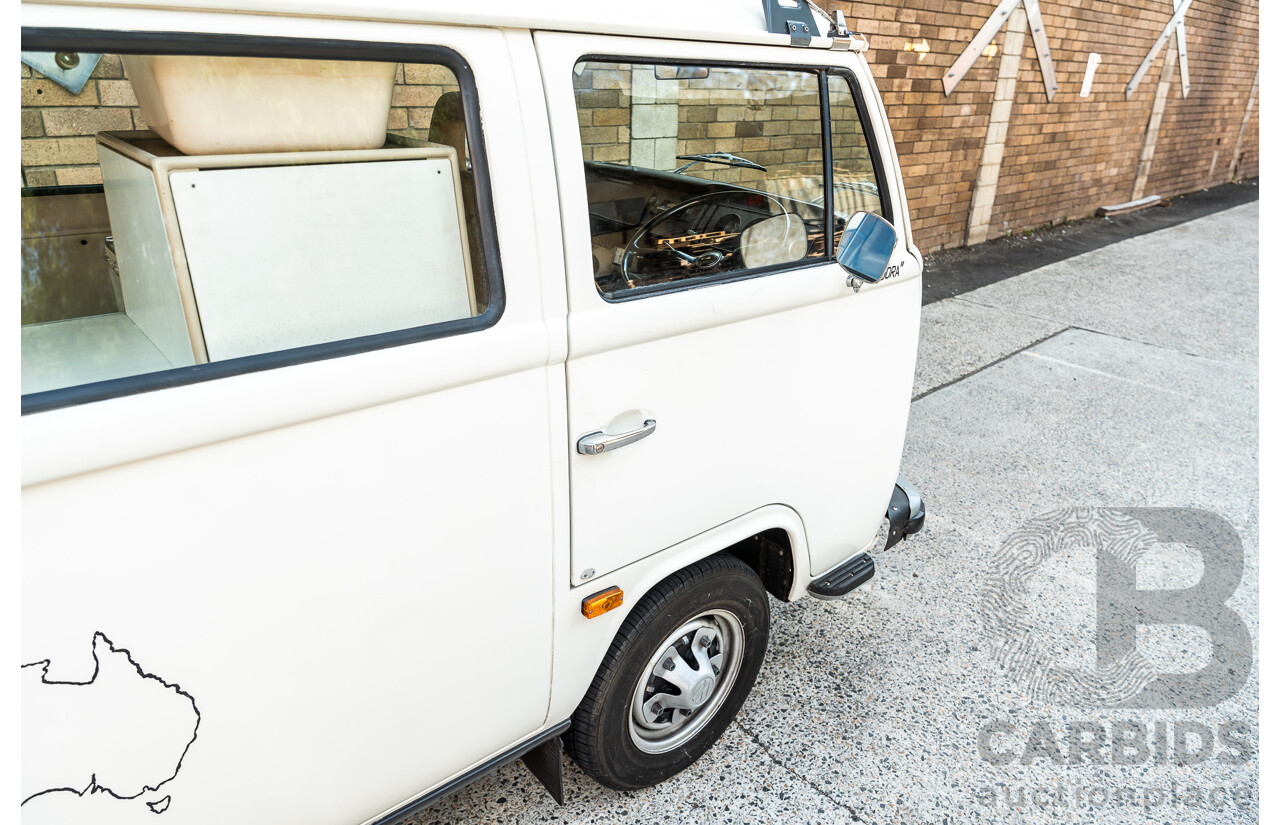 1/1970 Volkswagen Kombi Type 2 T2 Microbus Transporter Van Antarctica White 1.8L