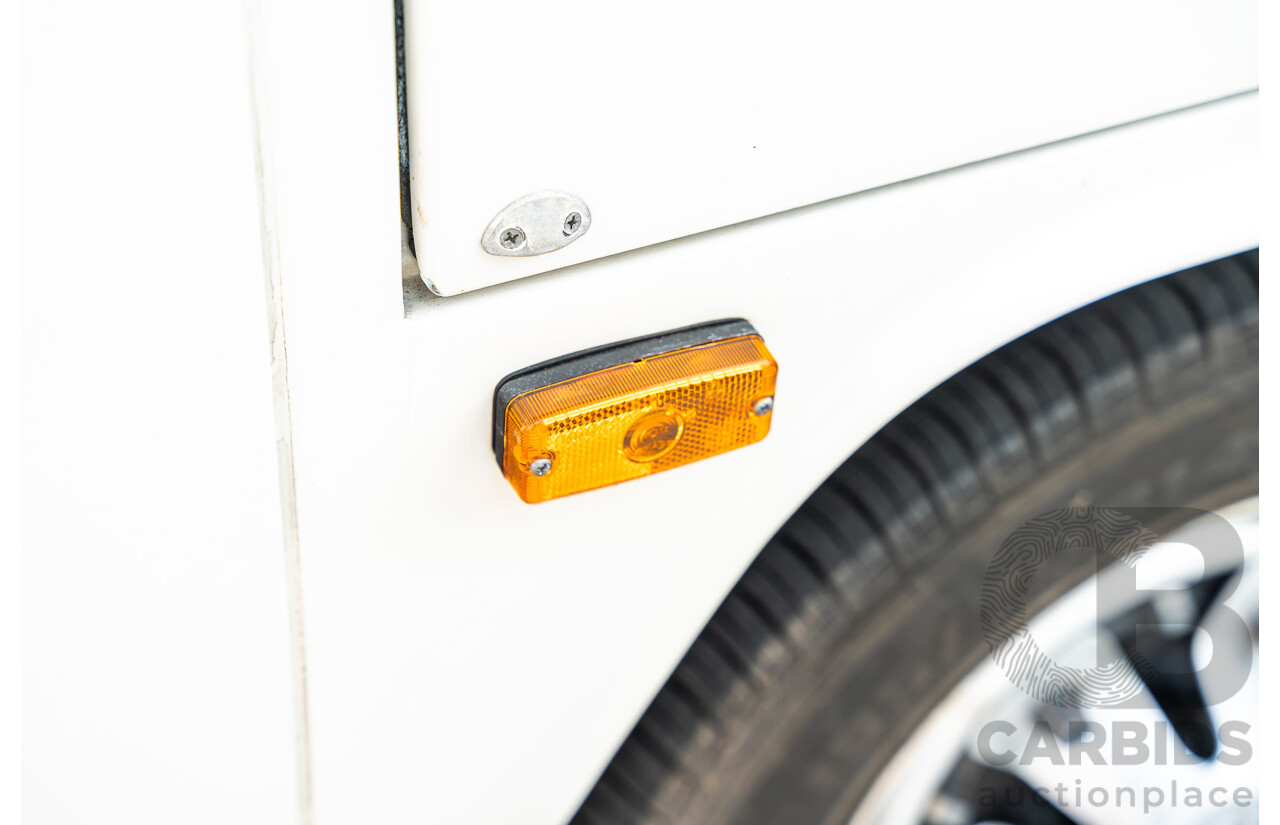 1/1970 Volkswagen Kombi Type 2 T2 Microbus Transporter Van Antarctica White 1.8L