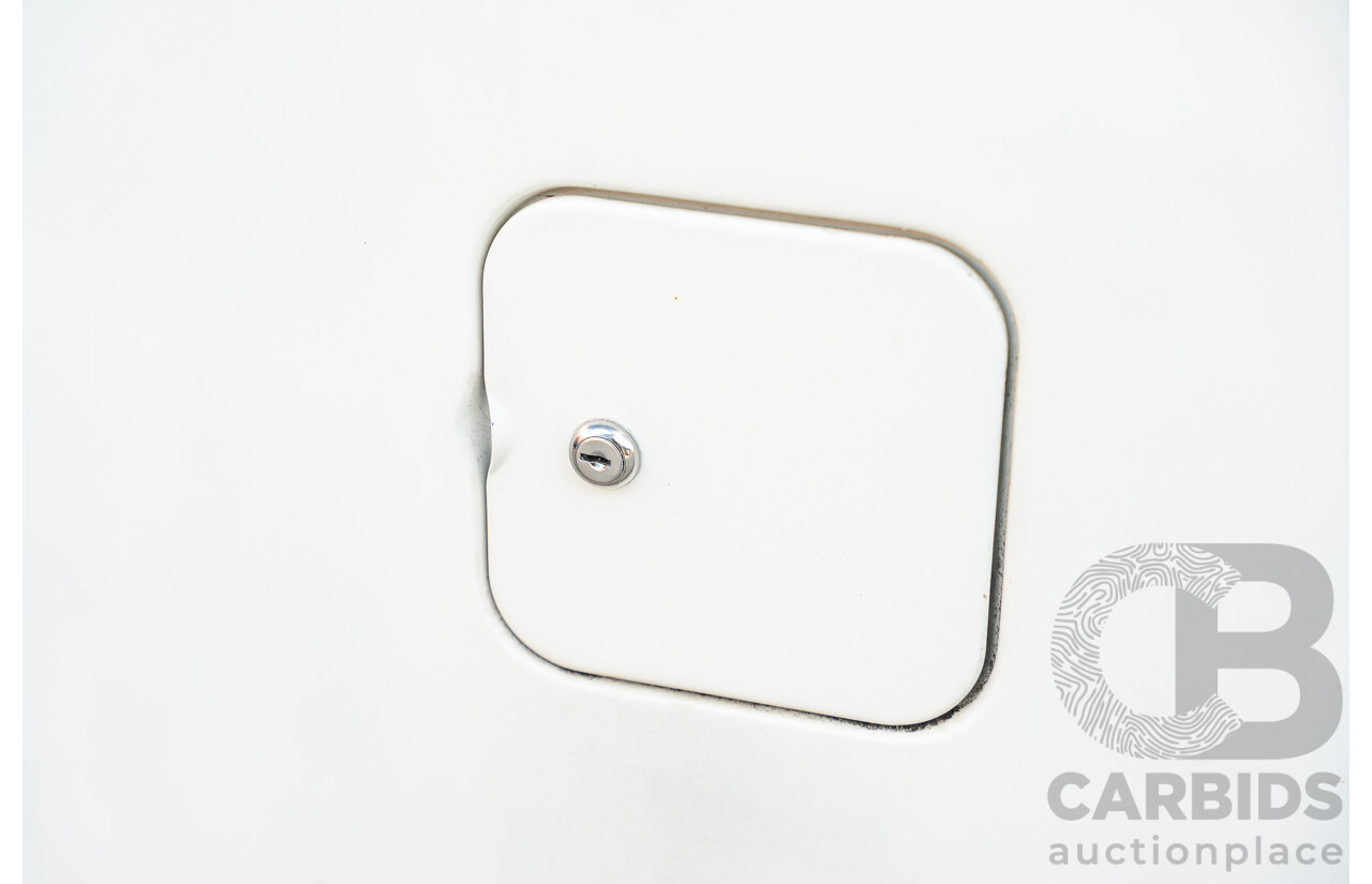 1/1970 Volkswagen Kombi Type 2 T2 Microbus Transporter Van Antarctica White 1.8L