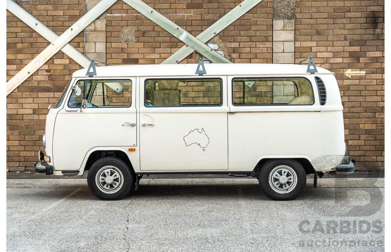 1/1970 Volkswagen Kombi Type 2 T2 Microbus Transporter Van Antarctica White 1.8L