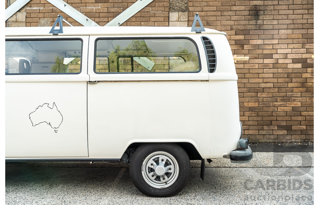 1/1970 Volkswagen Kombi Type 2 T2 Microbus Transporter Van Antarctica White 1.8L