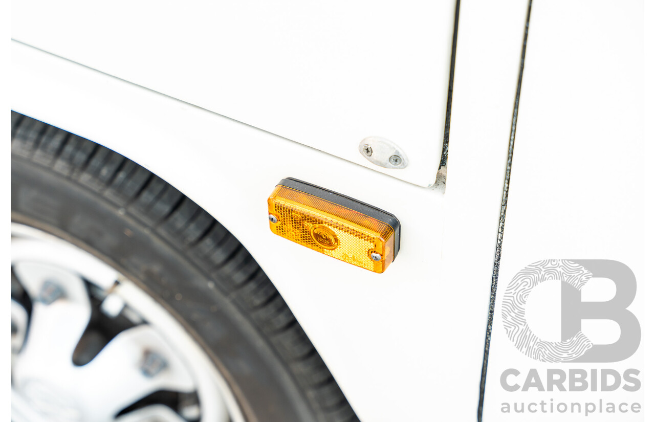 1/1970 Volkswagen Kombi Type 2 T2 Microbus Transporter Van Antarctica White 1.8L