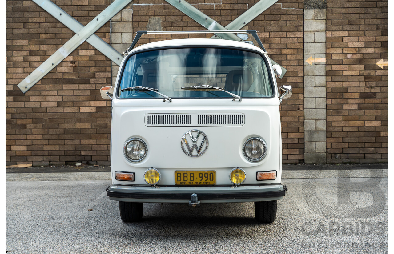 1/1970 Volkswagen Kombi Type 2 T2 Microbus Transporter Van Antarctica White 1.8L