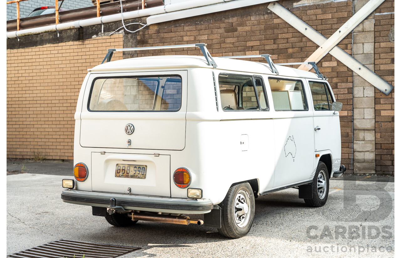 1/1970 Volkswagen Kombi Type 2 T2 Microbus Transporter Van Antarctica White 1.8L