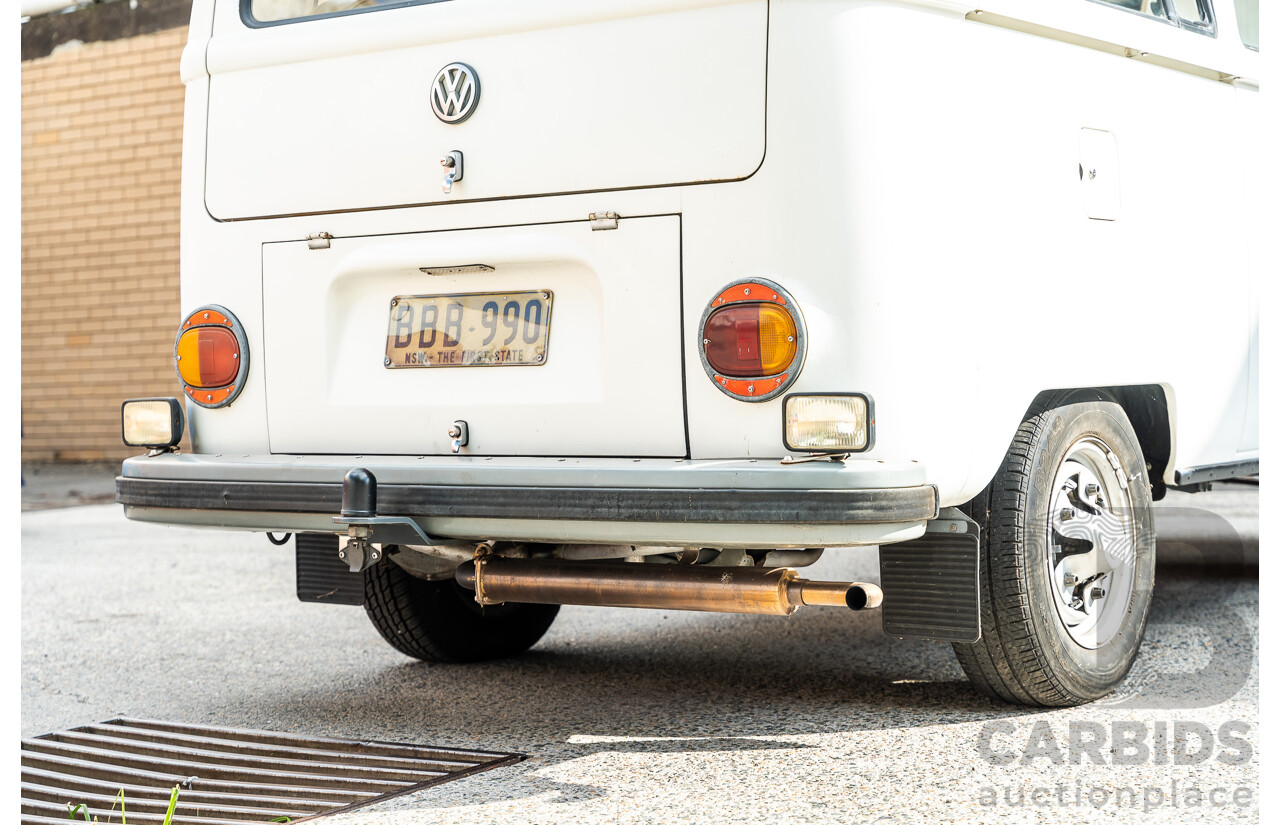 1/1970 Volkswagen Kombi Type 2 T2 Microbus Transporter Van Antarctica White 1.8L