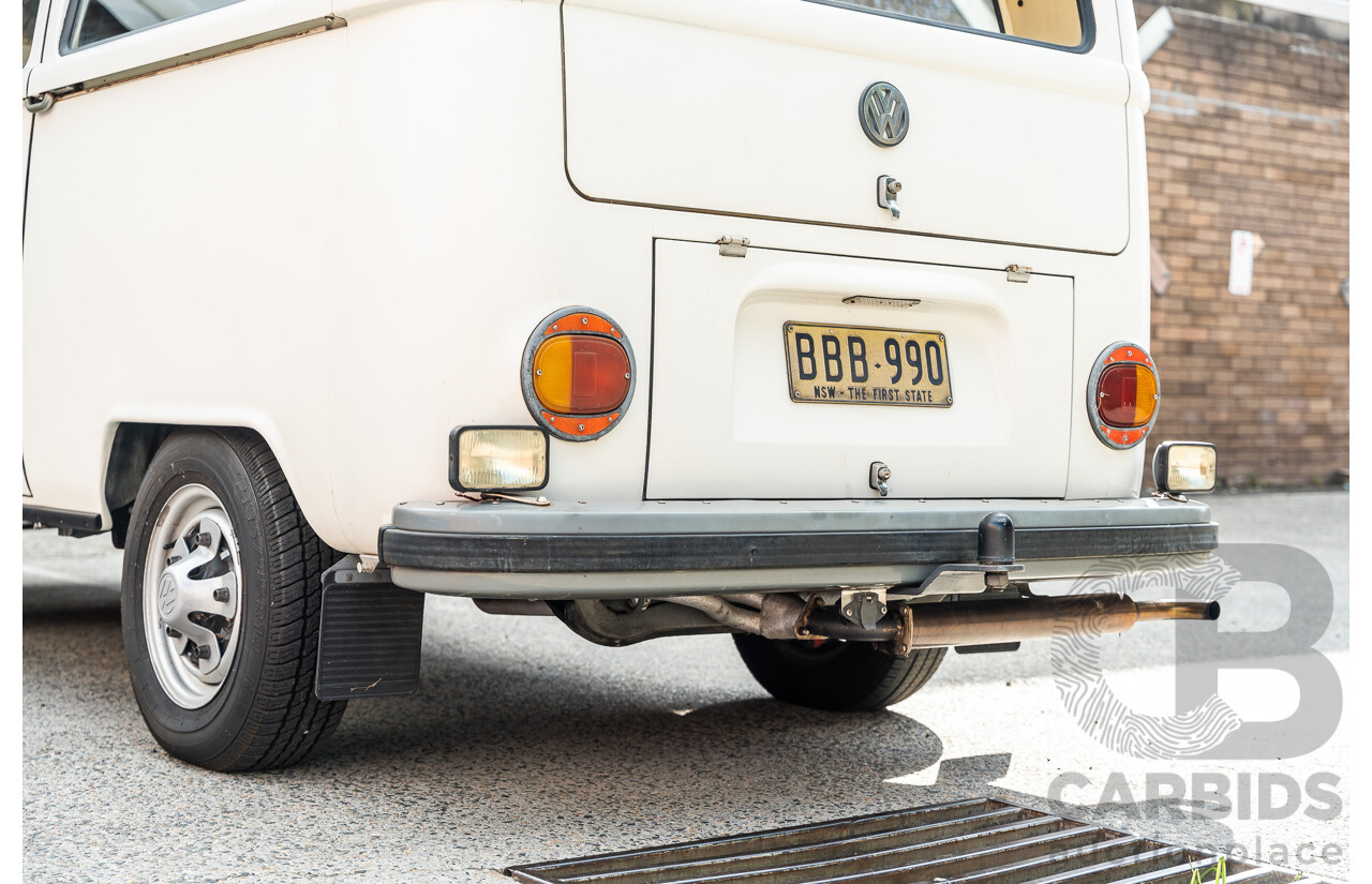 1/1970 Volkswagen Kombi Type 2 T2 Microbus Transporter Van Antarctica White 1.8L