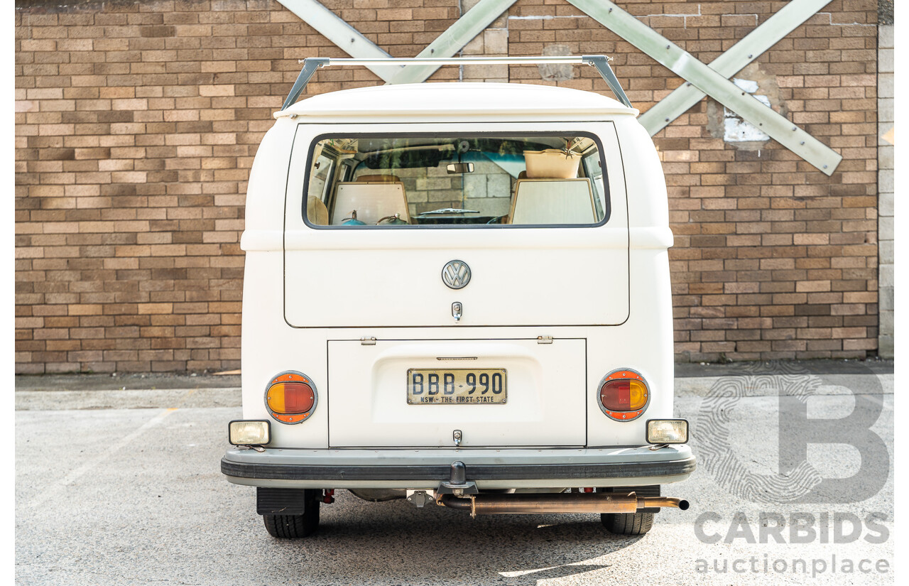 1/1970 Volkswagen Kombi Type 2 T2 Microbus Transporter Van Antarctica White 1.8L