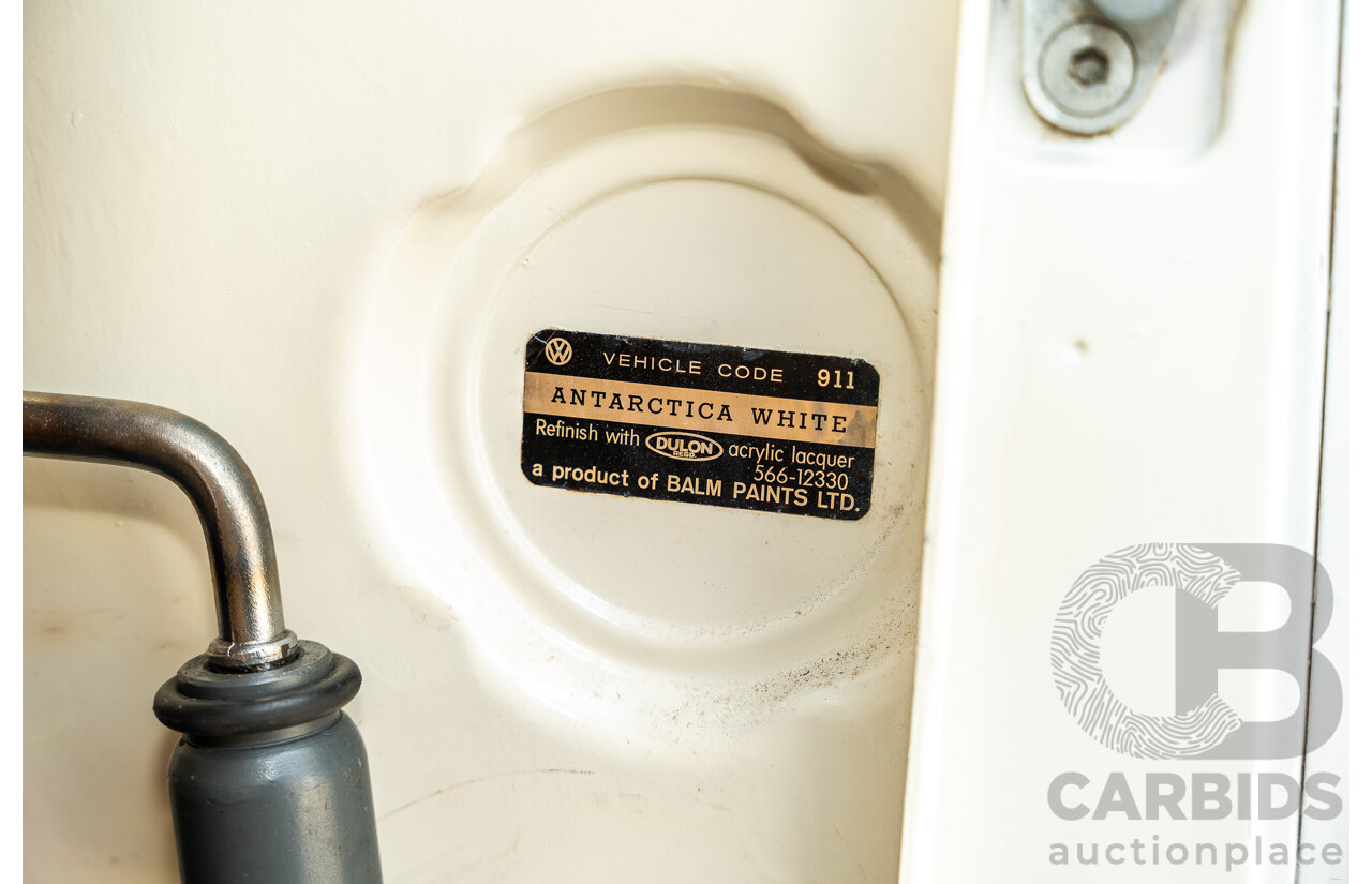 1/1970 Volkswagen Kombi Type 2 T2 Microbus Transporter Van Antarctica White 1.8L