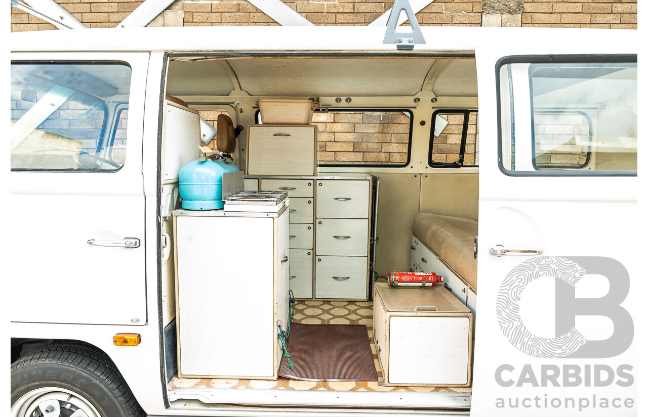 1/1970 Volkswagen Kombi Type 2 T2 Microbus Transporter Van Antarctica White 1.8L