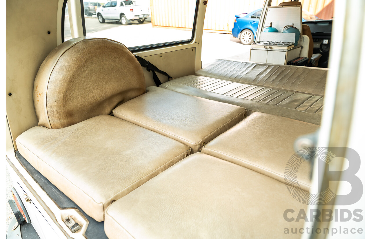 1/1970 Volkswagen Kombi Type 2 T2 Microbus Transporter Van Antarctica White 1.8L