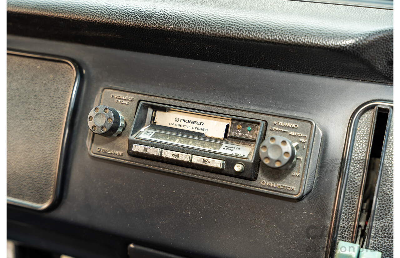 1/1970 Volkswagen Kombi Type 2 T2 Microbus Transporter Van Antarctica White 1.8L