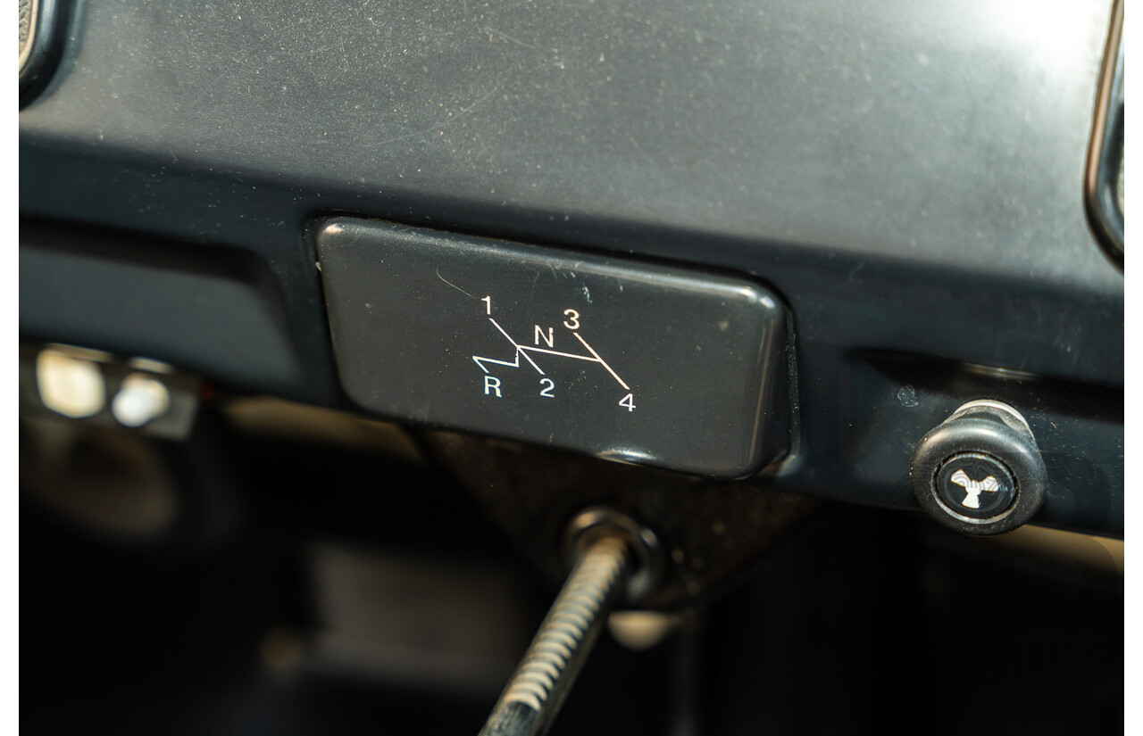 1/1970 Volkswagen Kombi Type 2 T2 Microbus Transporter Van Antarctica White 1.8L