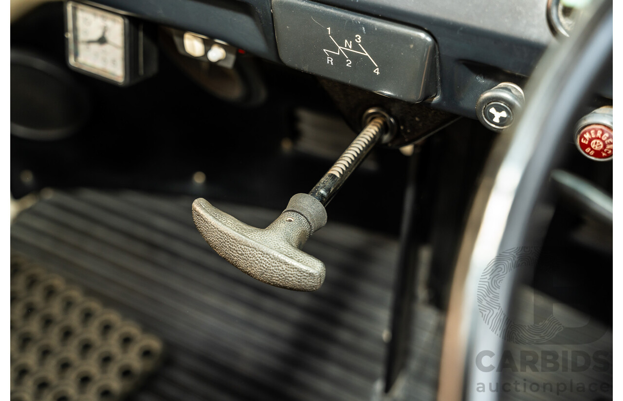 1/1970 Volkswagen Kombi Type 2 T2 Microbus Transporter Van Antarctica White 1.8L