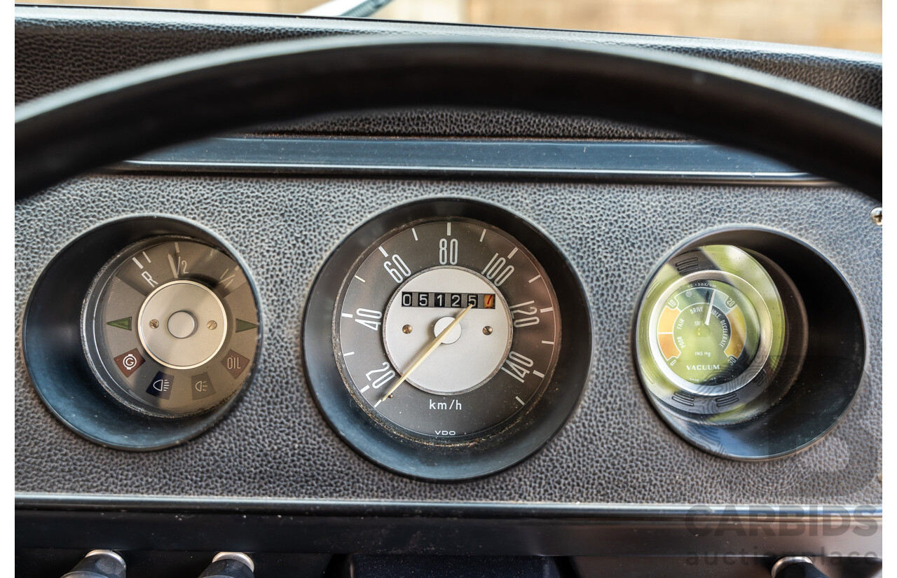 1/1970 Volkswagen Kombi Type 2 T2 Microbus Transporter Van Antarctica White 1.8L