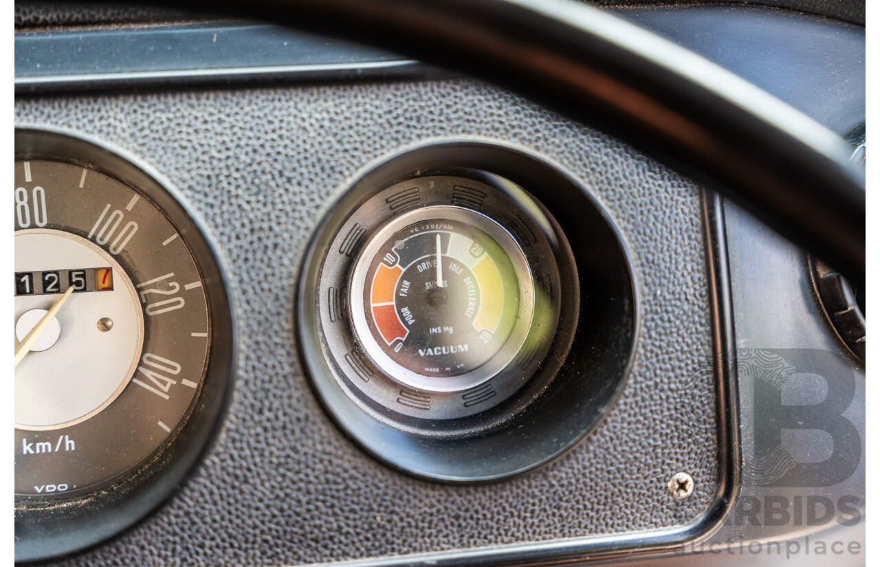 1/1970 Volkswagen Kombi Type 2 T2 Microbus Transporter Van Antarctica White 1.8L