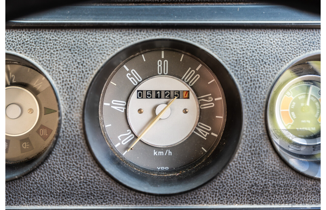 1/1970 Volkswagen Kombi Type 2 T2 Microbus Transporter Van Antarctica White 1.8L