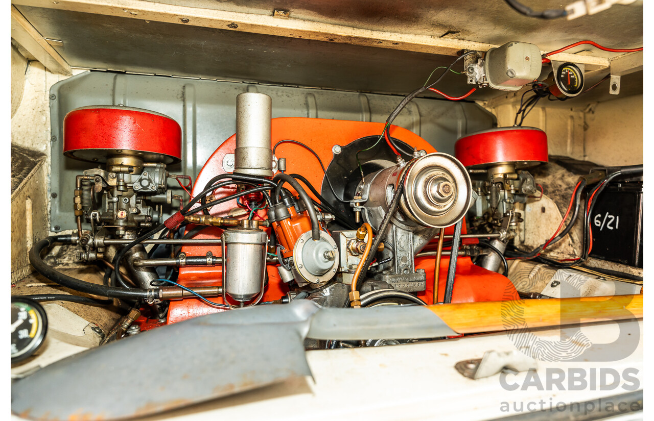 1/1970 Volkswagen Kombi Type 2 T2 Microbus Transporter Van Antarctica White 1.8L