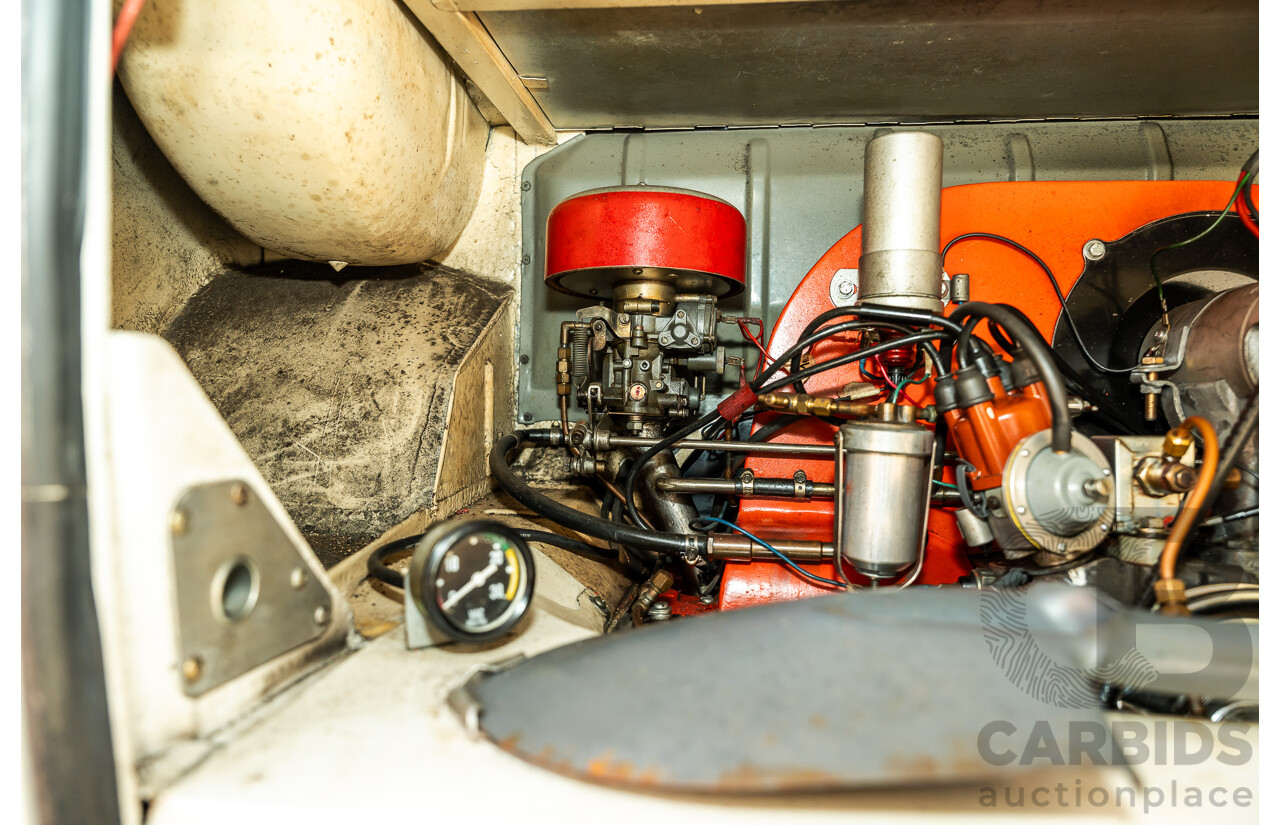 1/1970 Volkswagen Kombi Type 2 T2 Microbus Transporter Van Antarctica White 1.8L