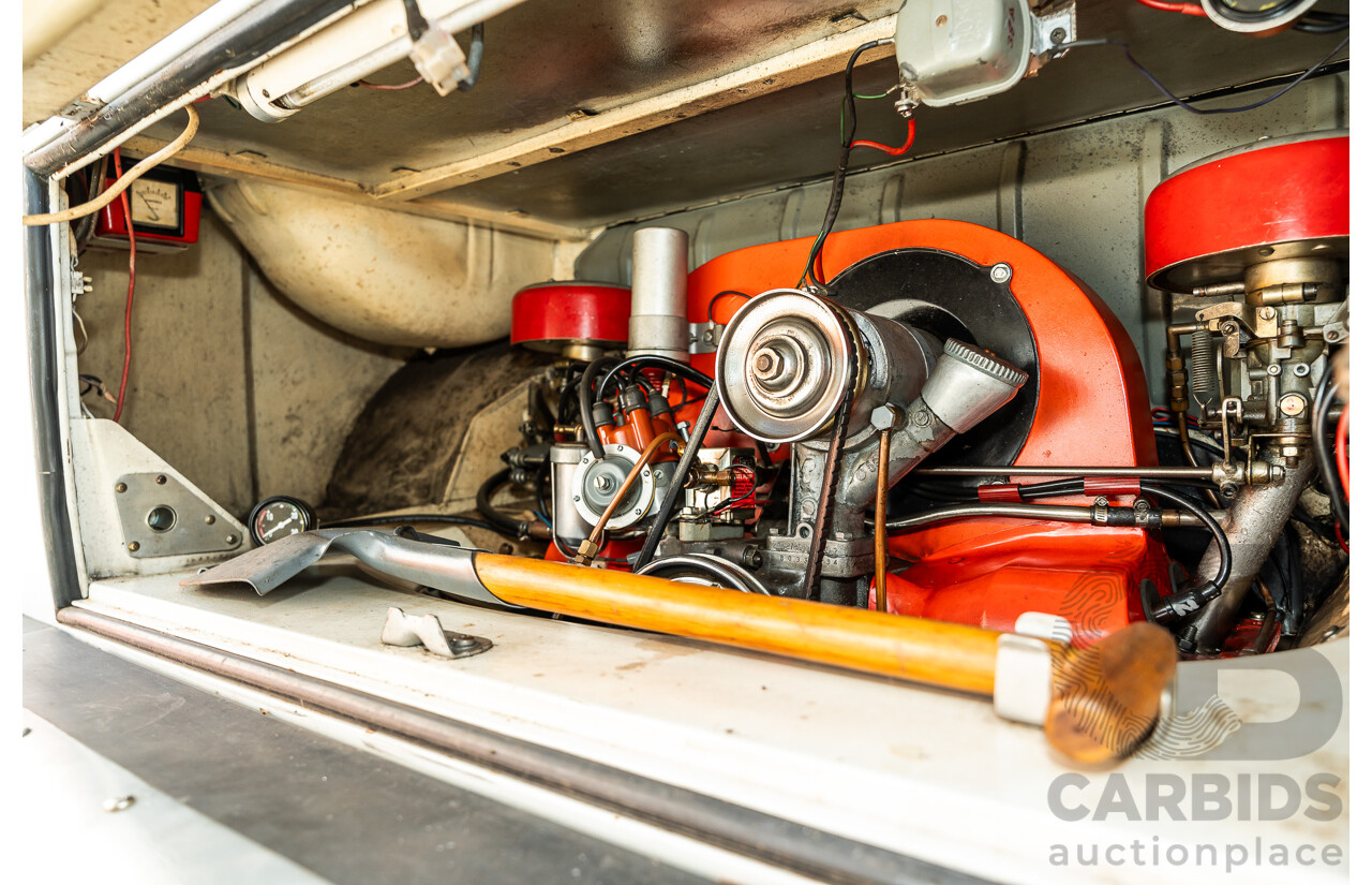 1/1970 Volkswagen Kombi Type 2 T2 Microbus Transporter Van Antarctica White 1.8L