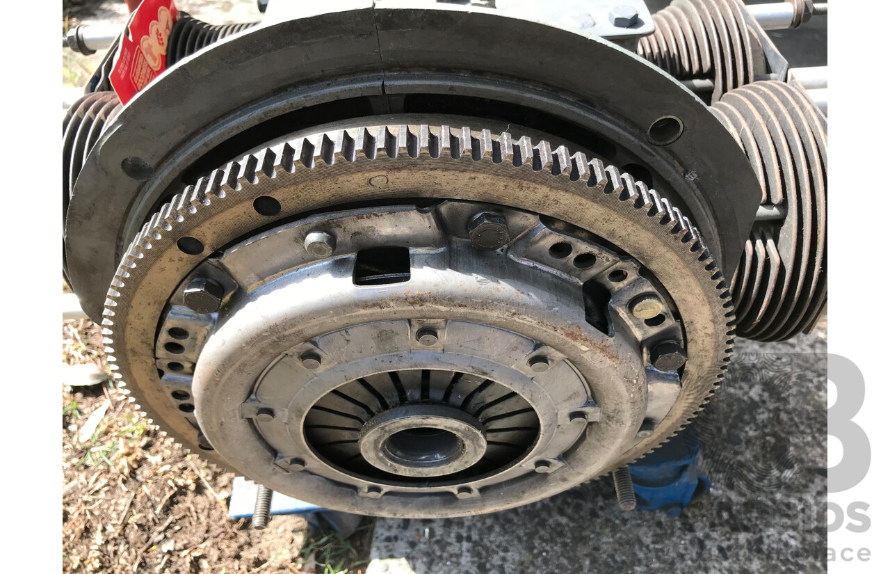 1/1970 Volkswagen Kombi Type 2 T2 Microbus Transporter Van Antarctica White 1.8L