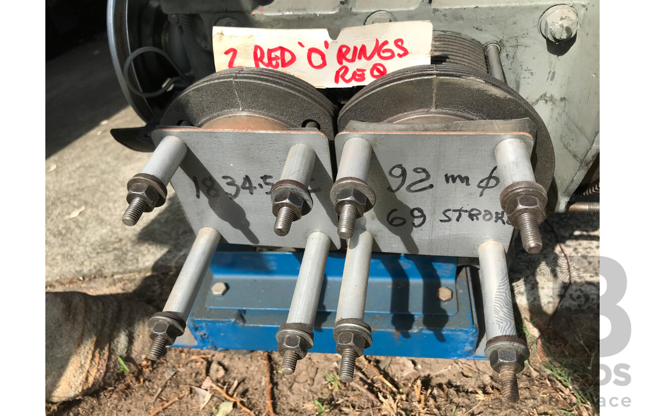 1/1970 Volkswagen Kombi Type 2 T2 Microbus Transporter Van Antarctica White 1.8L