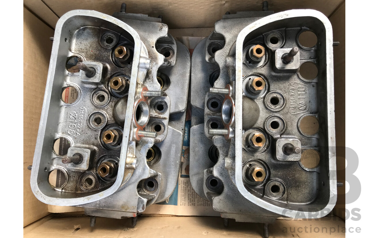 1/1970 Volkswagen Kombi Type 2 T2 Microbus Transporter Van Antarctica White 1.8L