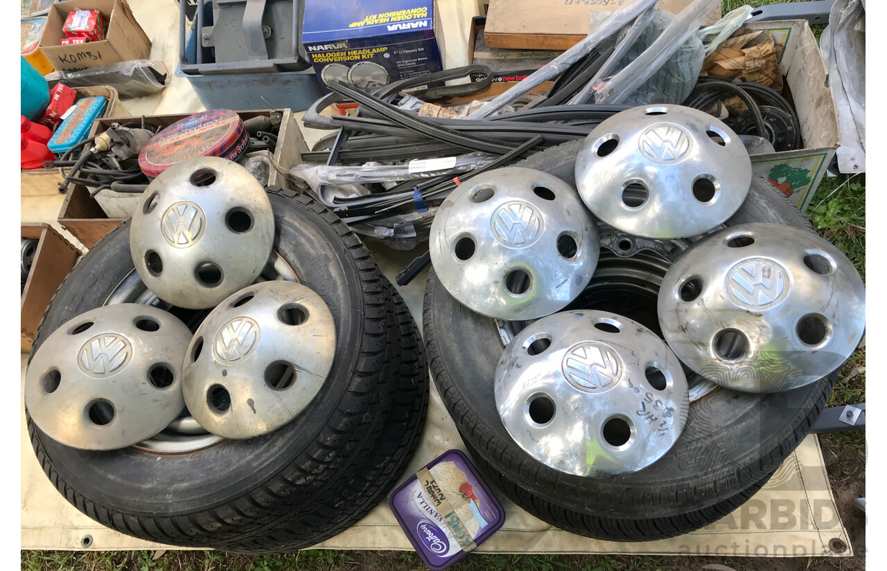 1/1970 Volkswagen Kombi Type 2 T2 Microbus Transporter Van Antarctica White 1.8L