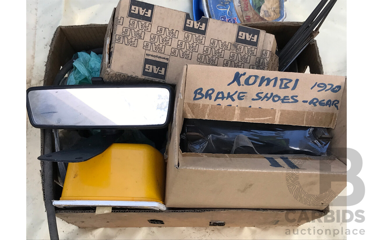 1/1970 Volkswagen Kombi Type 2 T2 Microbus Transporter Van Antarctica White 1.8L