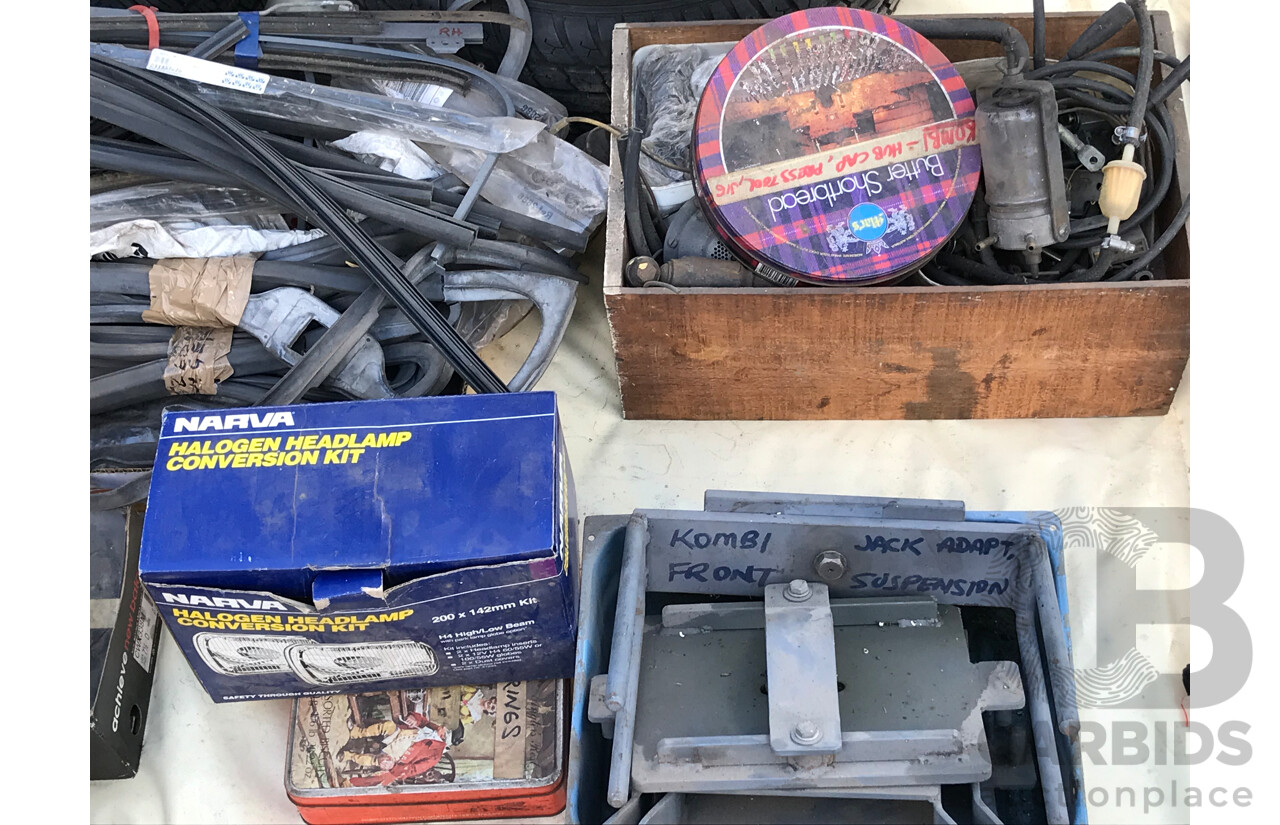 1/1970 Volkswagen Kombi Type 2 T2 Microbus Transporter Van Antarctica White 1.8L