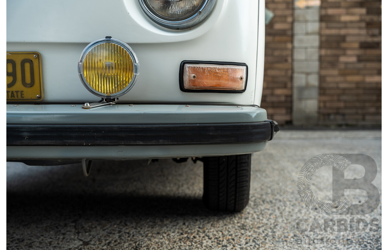 1/1970 Volkswagen Kombi Type 2 T2 Microbus Transporter Van Antarctica White 1.8L